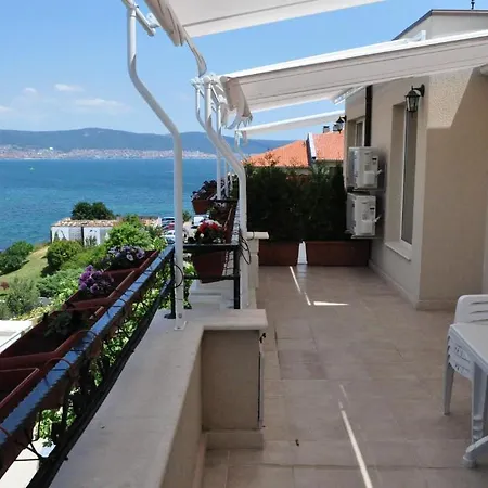 St. George * Νεσέμπαρ