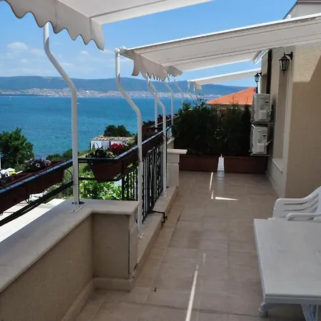 St. George * Νεσέμπαρ