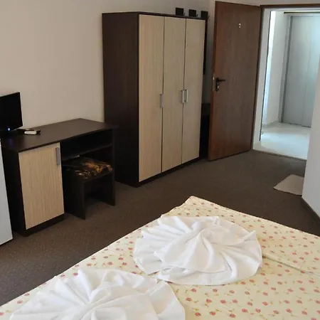 St. George Νεσέμπαρ