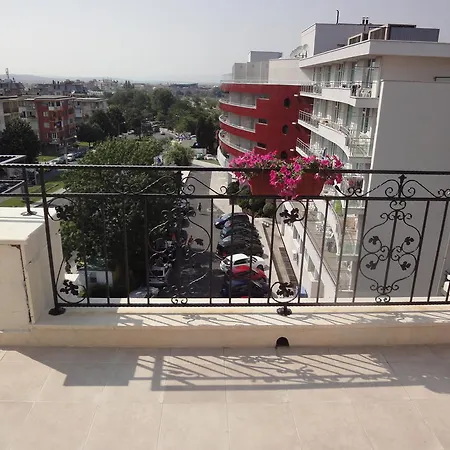 St. George Διαμέρισμα Νεσέμπαρ